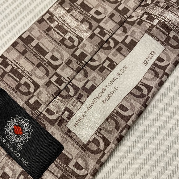 Harley Davidson men’s tonal print tie - Picture 3 of 4